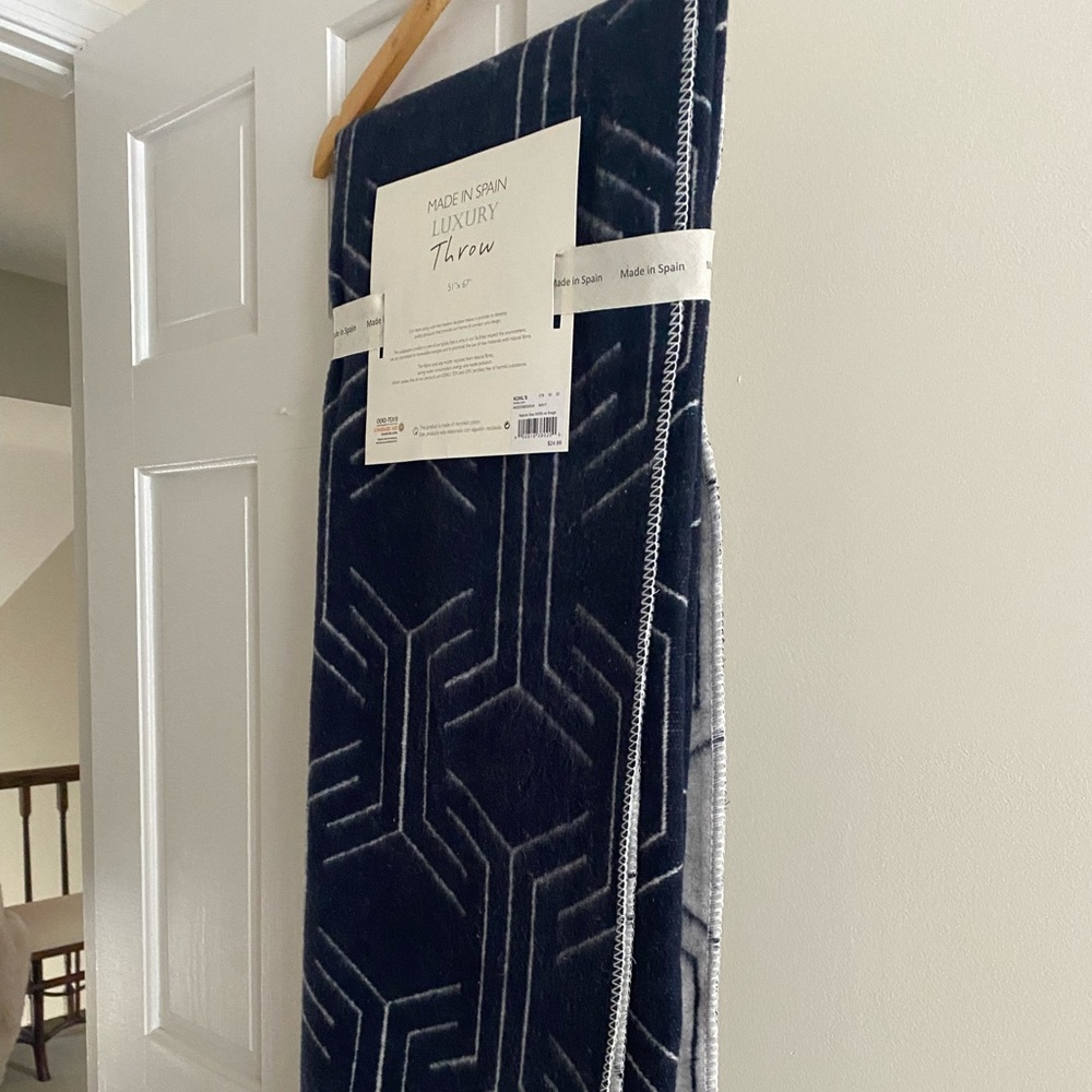 Throw blanket